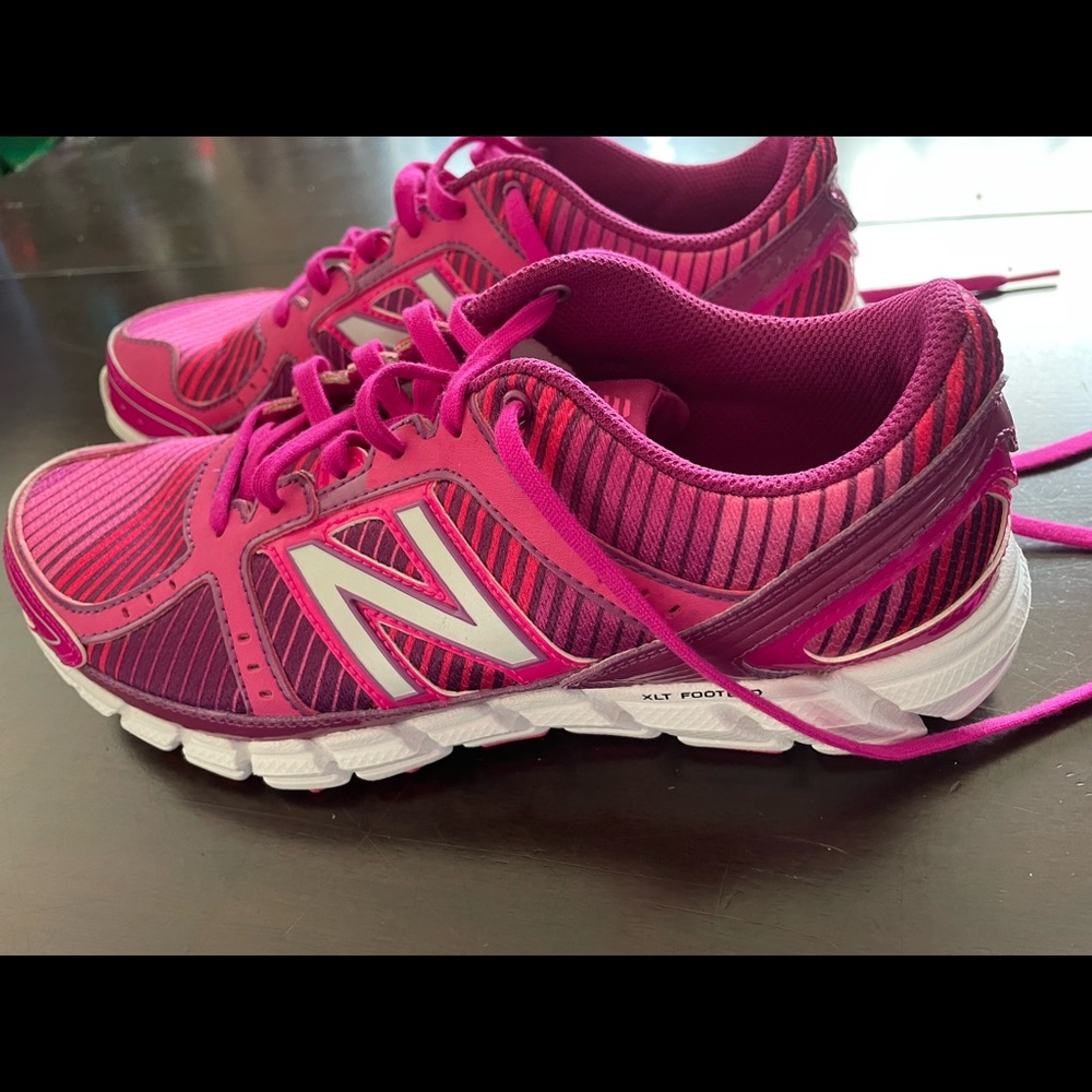 New Balance tennis shoes